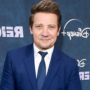 celebrity Jeremy Renner